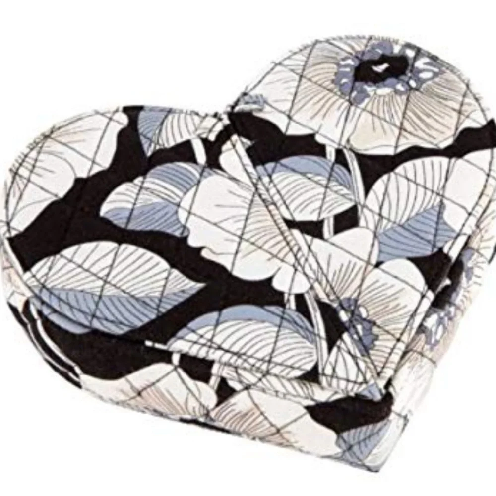 VERA BRADLEY From My Heart Jewelry Case - CAMELLIA Black & White. Discontinued.